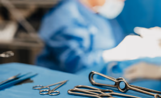 Do vnitřní části pochvy zavádíme speciální úzkou hlavici CO₂ laseru ve frakčním režimu, která stimuluje tvorbu kolagenu a elastinu.