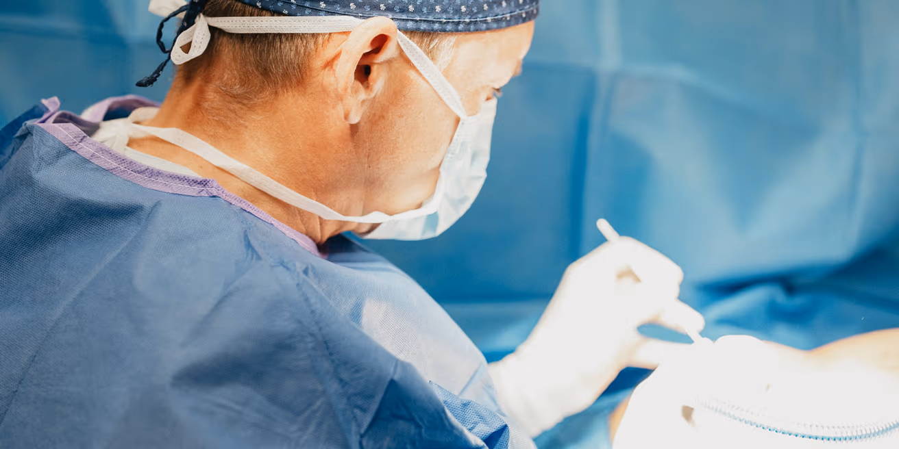 Redukce prsou v Premier Clinic